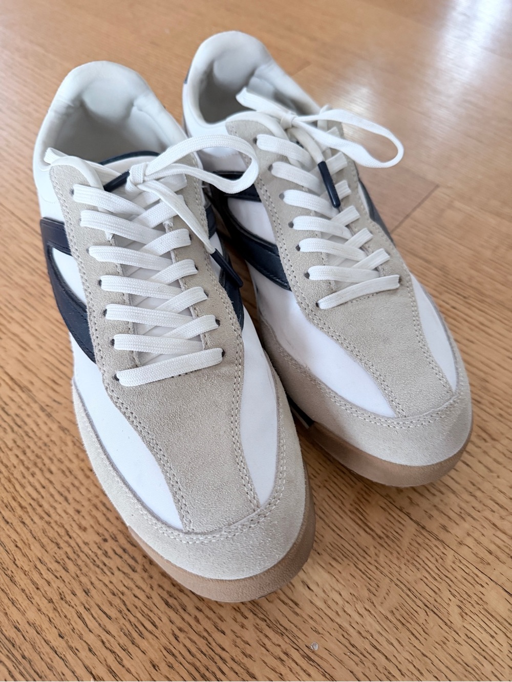 Tretorn women’s casual sneakers “Kristine”Beige and Navy - Sz 9m